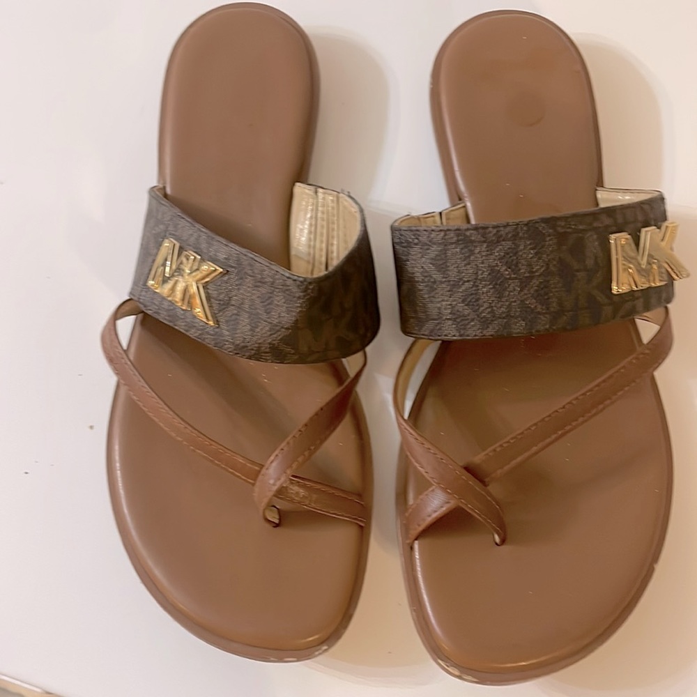 Michael Kors size 8 1/2 Sandal